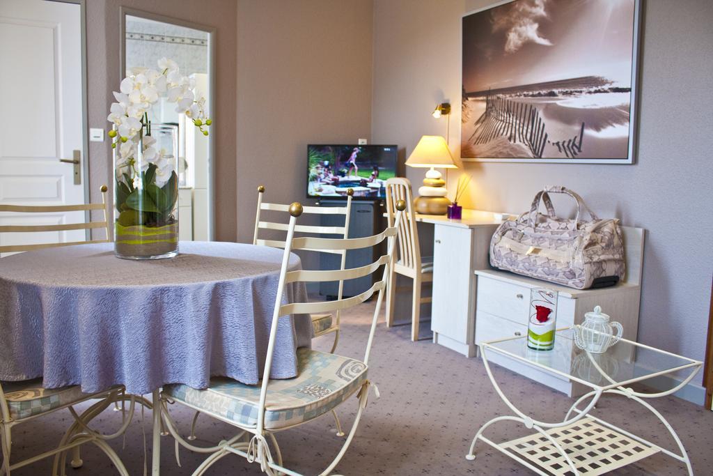 Logis Hotel Beau Site Loubaresse  Exterior photo